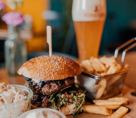 <br />
<b>Notice</b>:  Trying to get property 'name' of non-object in <b>/storage/cache/templates/_view_template_content_layouts_layout_4.tpl.php</b> on line <b>21</b><br />
