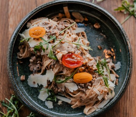 <br />
<b>Notice</b>:  Trying to get property 'name' of non-object in <b>/storage/cache/templates/_view_template_content_layouts_layout_4.tpl.php</b> on line <b>21</b><br />
